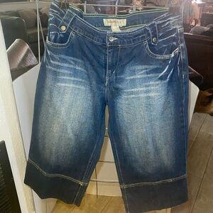 MossimoDenim‎ Capri Jeans Size 17 Junior Inseam 21” Waist 36”